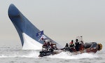 南韓海巡試著救援遇難乘客 / Photo Credit: AP/達志影像