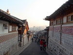 800px-Area_west_of_Bukchon_Hanok_Village_C
