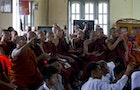 伊斯蘭國家卡達取得外商電信執照 遭緬甸佛教僧侶杯葛