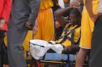 右腳脛骨受傷，需要進行手術的湖人新秀Julius Randle。Photo Credit: AP / 達志影像