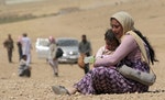 為了逃離IS而逃往敘利亞邊界的亞茲迪婦孺。 Photo Credit: Reuters/達志影像