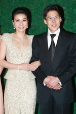 郭晶晶（左）與霍啟剛的「晶剛戀」終於修成正果，婚後兩人亦成為華人社交圈的指標性名人夫妻檔。