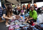 曼谷席隆路在去年五月政變時也曾成為市集。Photo Credit：AP/ 達志影像