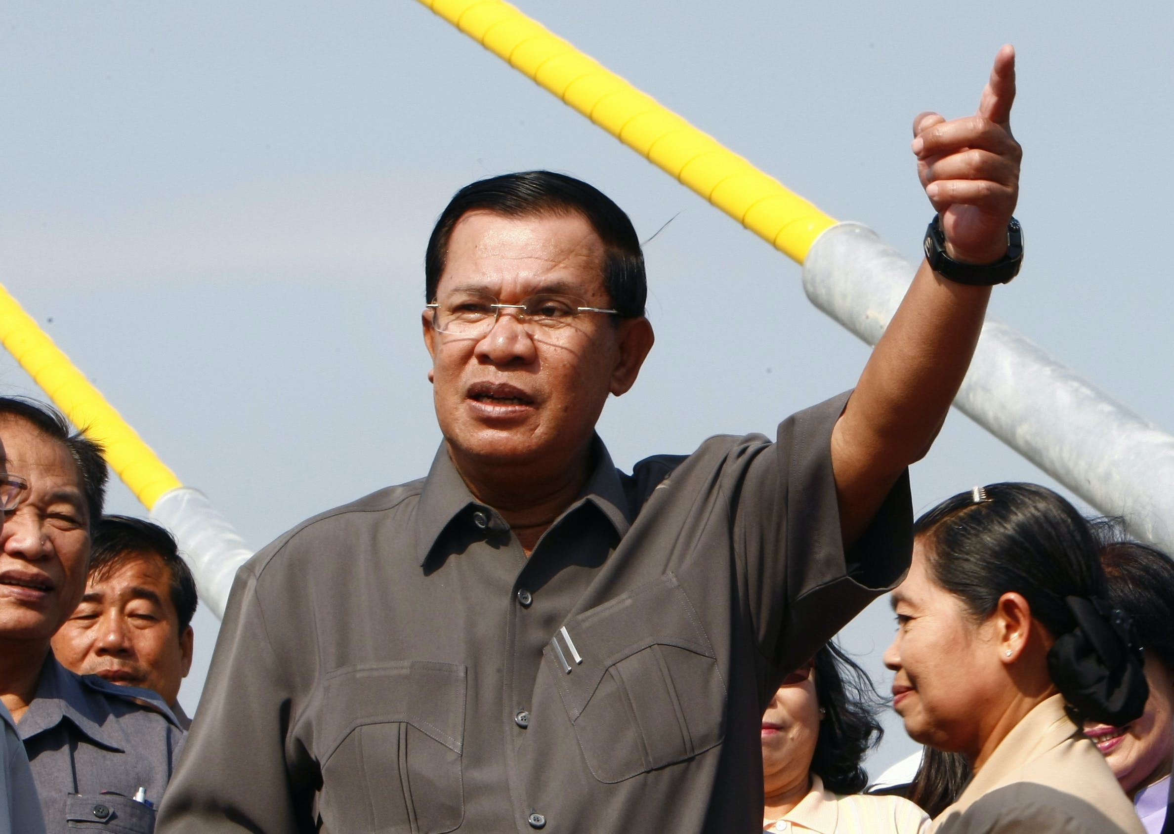 海外柬人臉書放總理夫人合成照 洪森指示發佈紅色通緝令