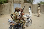 查德湖畔地區巡曳的查德士兵。博科聖地的活動已對奈及利亞鄰近國家造成威脅。AP/達志影像