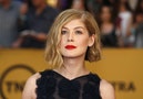 Actress Rosamund Pike of the film "Gone Girl," poses on arrival at the 21st annual Screen Actors Guild Awards in Los Angeles