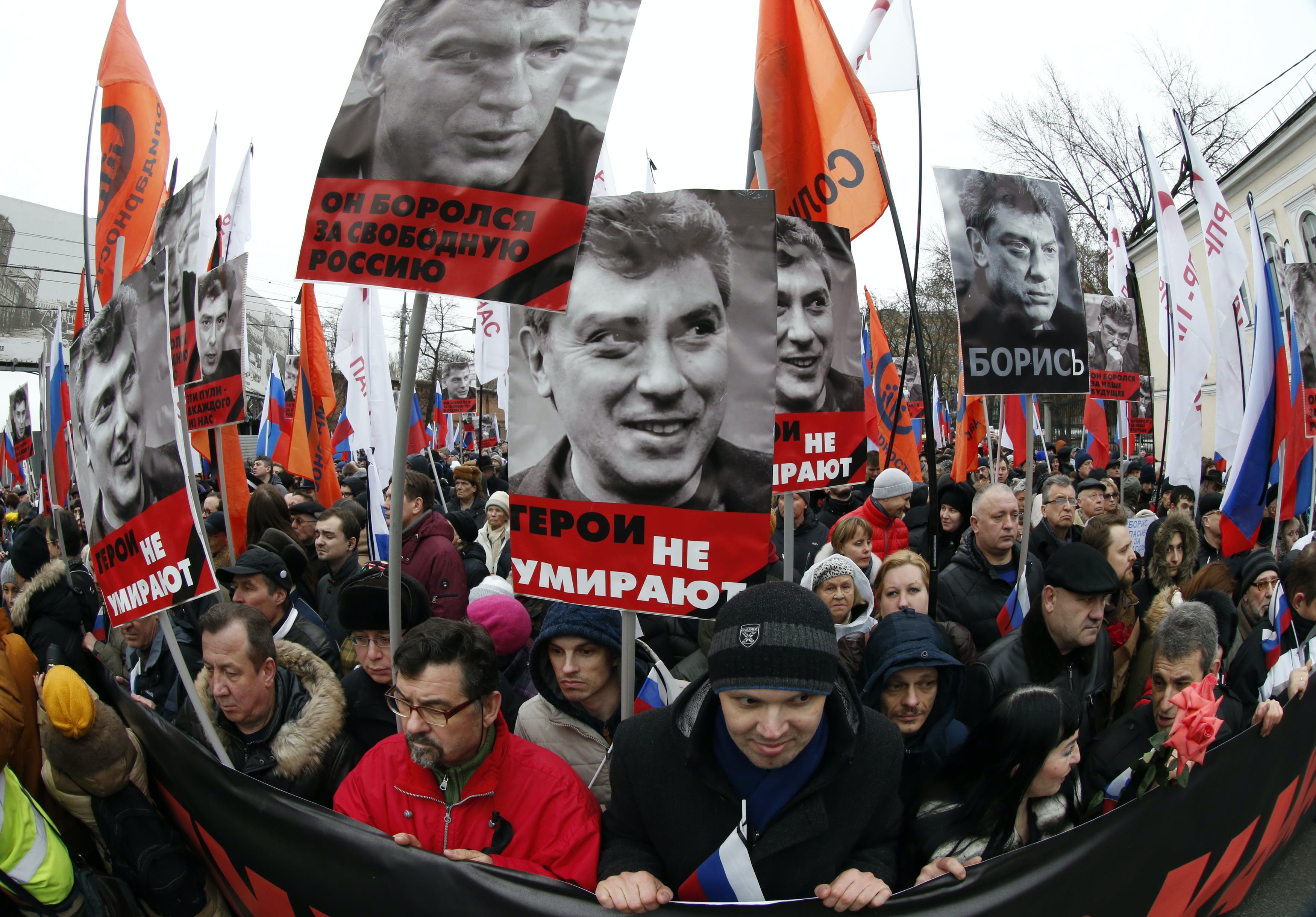 俄反對派領袖遭暗殺 7萬人群集克里姆林宮抗議普亭政權