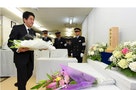 Abe offers flowers to victims of the sarin poison gas attack in Tokyo