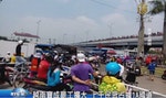 不滿越南《社保法》新政...寶成鞋廠爆發8萬人罷工