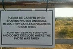 南非克留格爾國家公園（Kruger National Park）在園區內張貼告示，呼籲遊客上傳照片至社群媒體時，不要標記地理位置，也不要洩露拍攝地點，避免盜獵者循線而來，獵殺照片裡的野生動物。