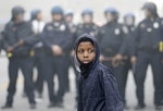 警方試圖將抗議者驅離現場。  Photo Credit：AP/ 達志影像 