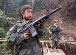 12歲的Samboo，是緬甸克倫族反抗軍的一員，持著手槍，威然地站在緬泰邊界的叢林基地。Photo Credit: Reuters/達志影像