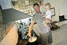 「父親專屬配額，不請就沒有」 瑞典明年推爸爸帶薪育嬰假3個月