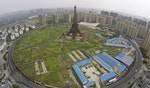 除了艾菲爾鐵塔外，開發商還模仿了巴黎香榭麗舍大道的規劃，道路以鐵塔為中心向外放射出去。　　Photo Credit: Reuters / 達志影像