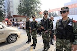 河南鄭州一處考場由屬於準軍事組織的武警負責把守。Photo Credit: Reuters / 達志影像