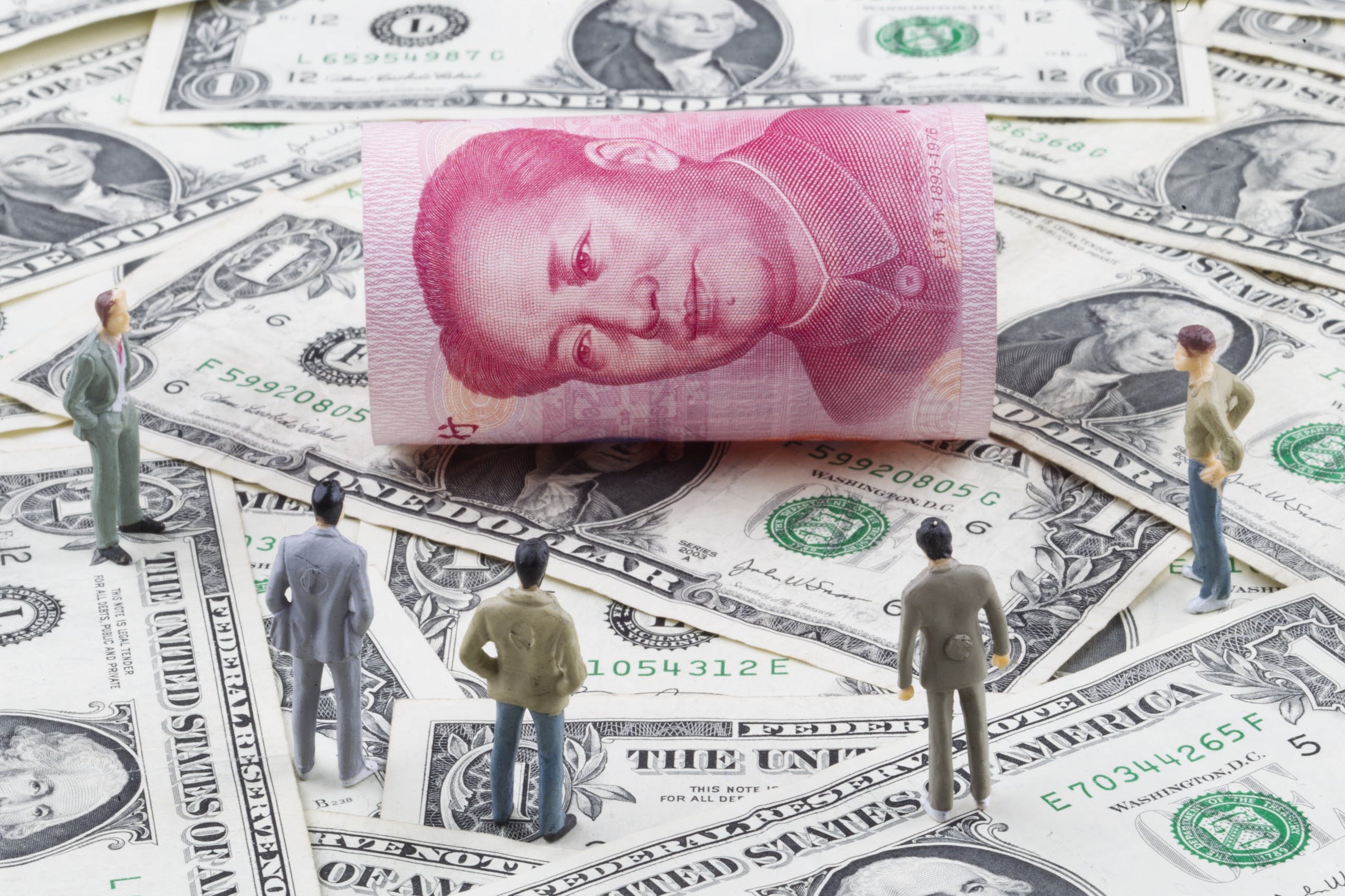 China Allowing the Middle Price of RMB to Devalue by 2%
