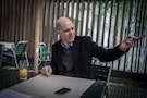 Der Schriftsteller, Bestseller-Autor und Philosoph, Alain de Botton, waehrend eines Interviews am 14.5.2013 im Hotel Greulich in Zuerich.