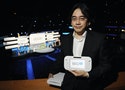 任天堂 岩田聰 Nintendo Global President Iwata displays Nintendo Wii U GamePad and Console following Nintendo All-Access Presentation at E3 2012 in Los Angeles