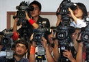 - PHOTO TAKEN 30AUG05 - Taiwan television reporters jostle for space at a news conference in Taipei ..