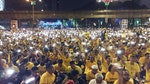 8月30日，淨選盟4.0在吉隆坡集會廣場，示威者用手機亮光照亮現場。Photo Credit：AP/ 達志影像