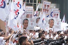 看新加坡大選就知道，可以投票並不代表擁有民主