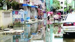 一到雨季，緬甸就常淹水，只是這次水庫毀損、救援不力，大水遲遲未退，造成四十年罕見的嚴重洪患。