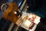 為了在日內瓦機場過夜，提早準備的所有食物。