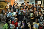 與台灣、印尼朋友一起參加印尼尤莉小吃店圖書館開幕活動