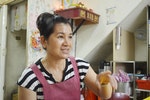老闆娘阿詩出身越南永隆省，曾在桃園名店「大方牛肉麵」工作，熟悉台灣、南北越及柬埔寨的菜色及口味。 