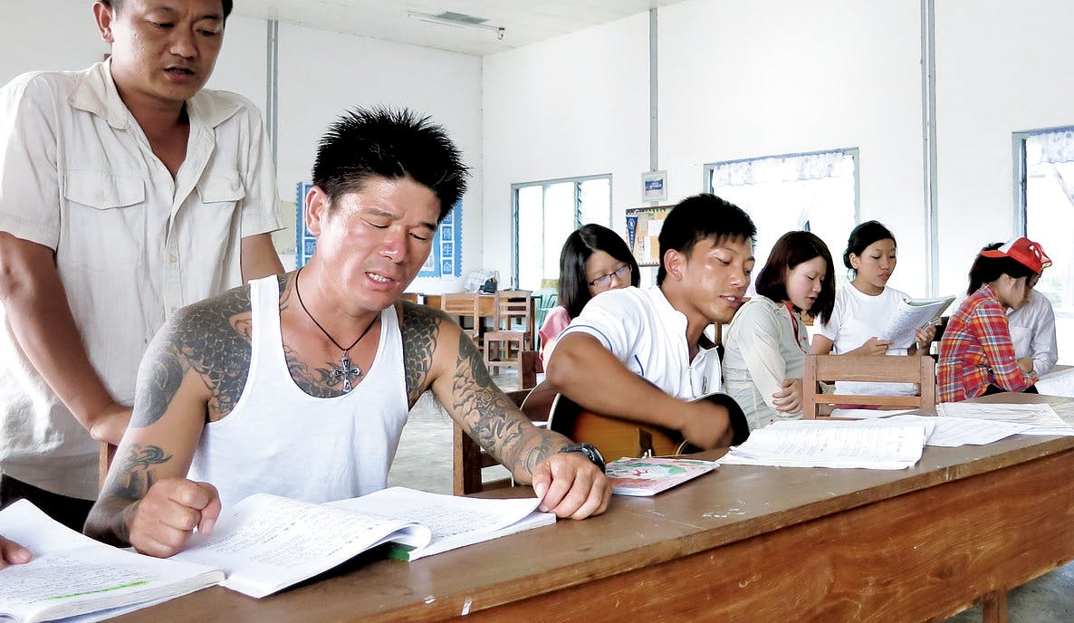 戒毒成功不只是為了自己：在緬甸小村落，和戒毒者同住屋簷下的台灣夫妻
