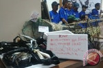 雅加達灣捕20公斤漁貨放在阿學辦公室門口抗議