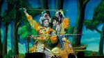 阮安妮（右）是嘉義「新麗美」歌仔戲團當家女主角，舞台上表現傑出。（彭家如拍攝） 