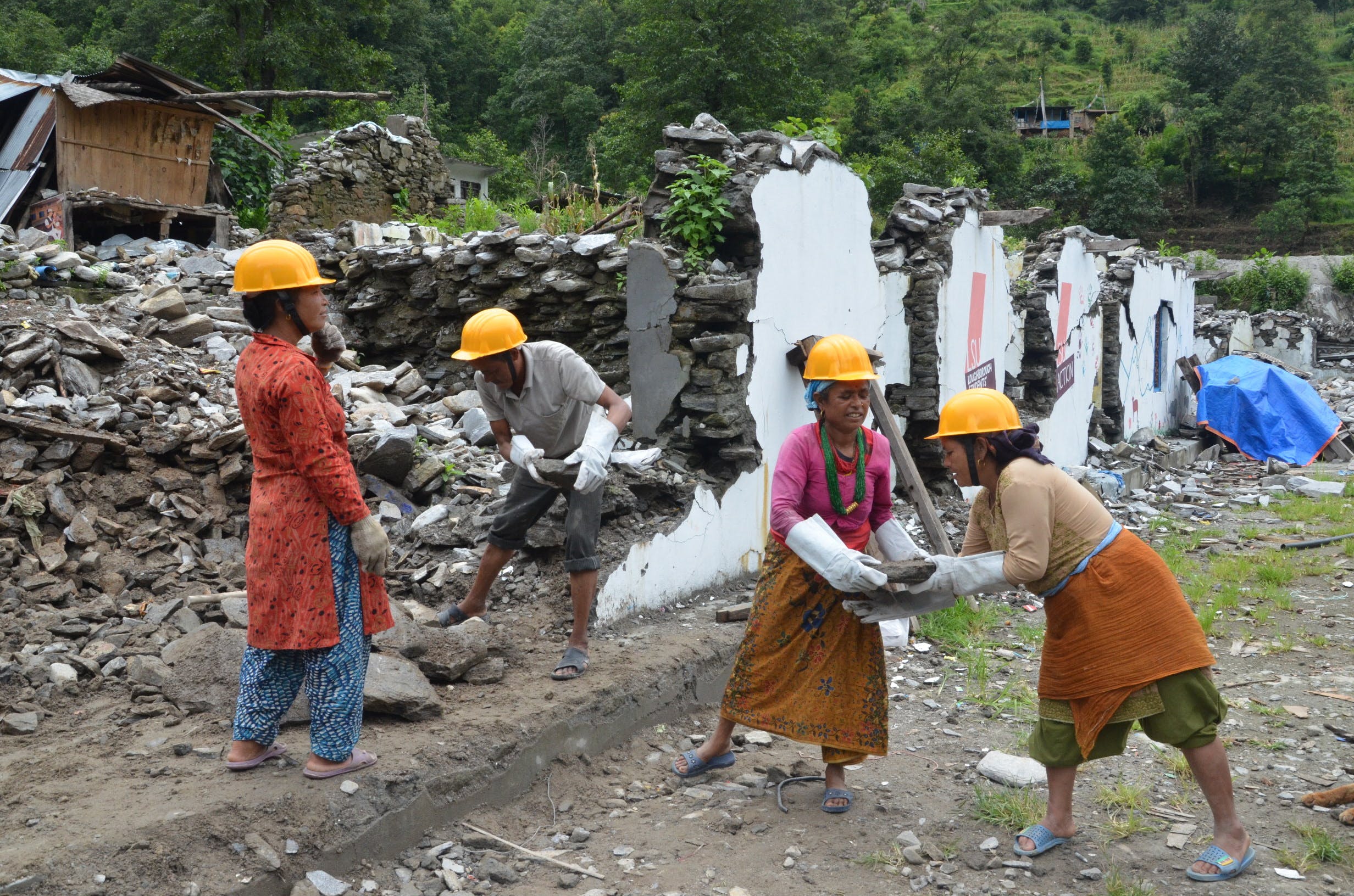 尼泊爾地震一周年：重建道路 也重建心靈
