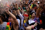 Revellers react during a water fight at Songkran Festival celebrations in Bangkok April 13, 2016. REUTERS/Jorge Silva - RTX29RQA