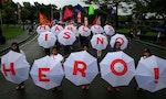  「馬可仕不是英雄」菲國民眾抗議前獨裁者獲准入葬英雄墓園
