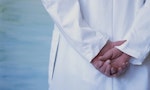 穿著白袍卻不是醫師：檢驗科裡的秘境──什麼是「醫檢師」？