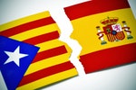 the Estelada, the Catalan pro-independence flag and the flag of Spain, broken on an off-white background, with a slight vignette added