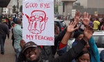 「安息吧！穆加比」辛巴威民眾上街怒吼，執政黨將罷黜掌權37年的總統