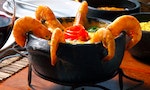 破解謠言：火鍋煮蝦子飄出的「橘紅物」有毒嗎？