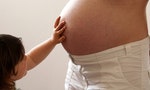既然產婦是COVID-19高危險族群，專家建議她們打疫苗解危嗎？