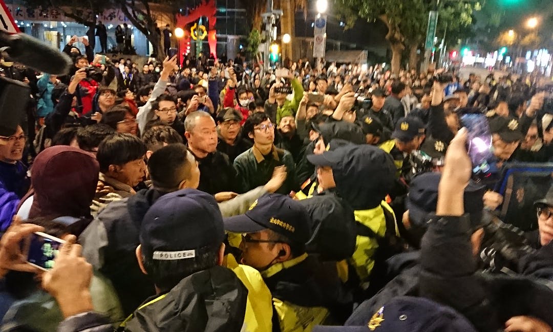 Labor Law Demonstrations Culminate in Clashes with Police