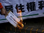 11月29日，香港社民連等团體发起游行，抗議北京以安全整治為由清理城郊廉價住處，