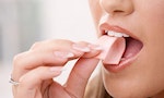 原來我們都在吃橡膠？一次告訴你人們口中咀嚼的口香糖是怎麼做的