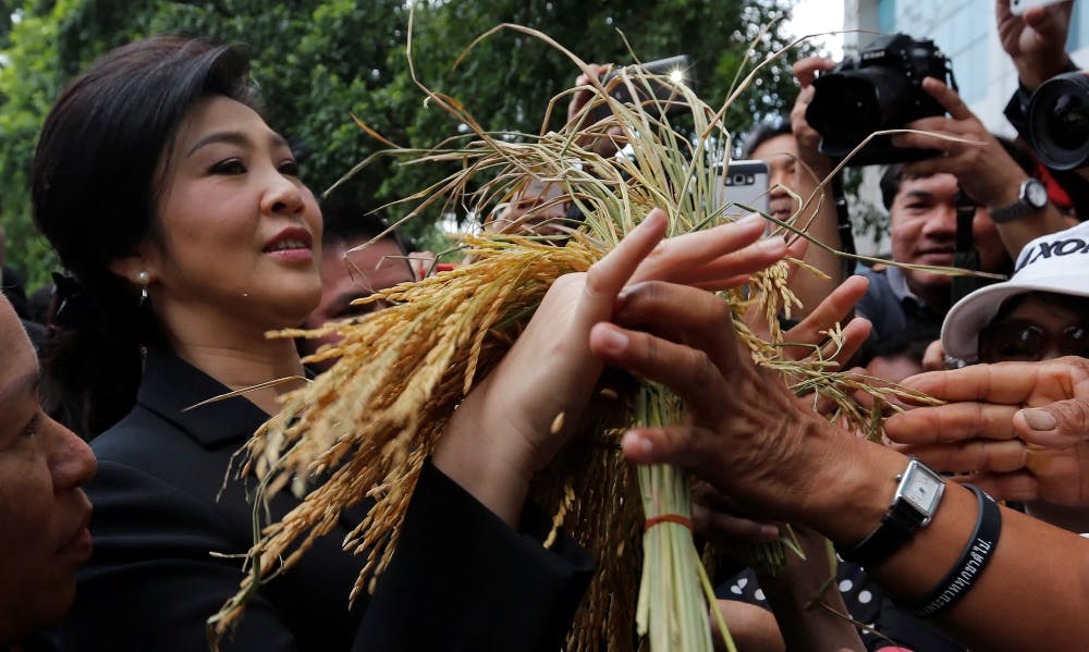 她的稻米補貼虧損3000億，前泰國總理盈拉缺席宣判、遭通緝