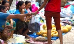 泰國塑膠袋使用無限制污染嚴重　曼谷市民：生活不能沒有它