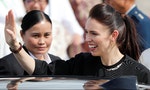 「我不是首個同時做多件事的女性」　紐西蘭總理任內產女