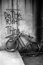 Do_The_Right_Thing_graffiti_Amsterdam