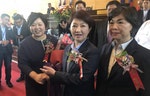 顏莉敏當選台中市議會副議長  盧秀燕祝賀