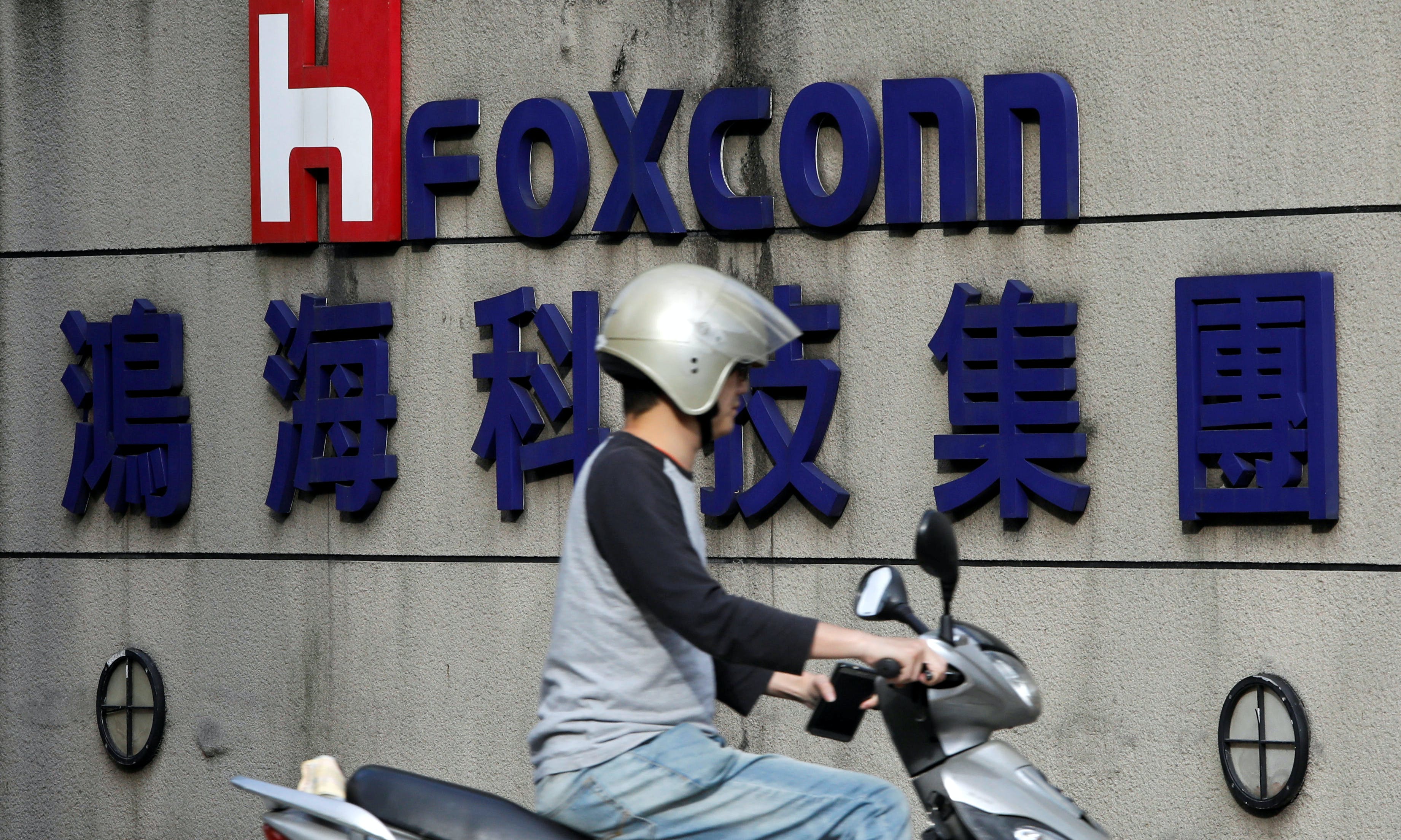 Taiwan's Foxconn Is Considering Opening an iPhone Factory in Vietnam
