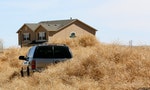 風滾草「入侵」美國沙漠邊緣城市　多名居民被困報警求助